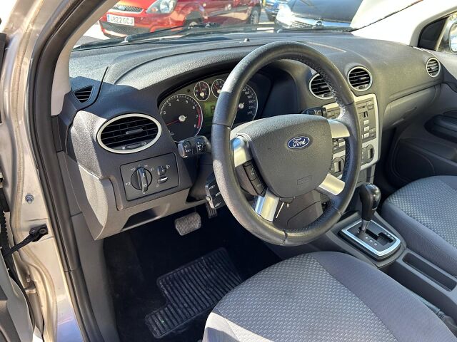 FORD FOCUS TREND 1.6 AUTO SALOON SPANISH LHD IN SPAIN 83000 MILES SUPER 2005